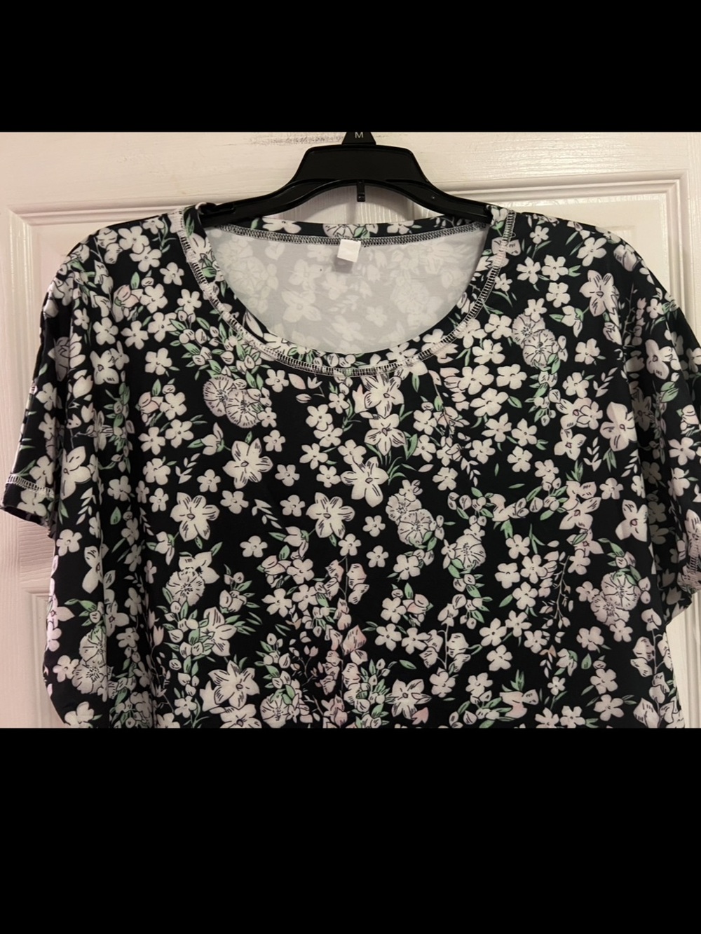 Never worn! Women's Black Floral Short Sleeve Top - Size XL - Picture 7 of 10